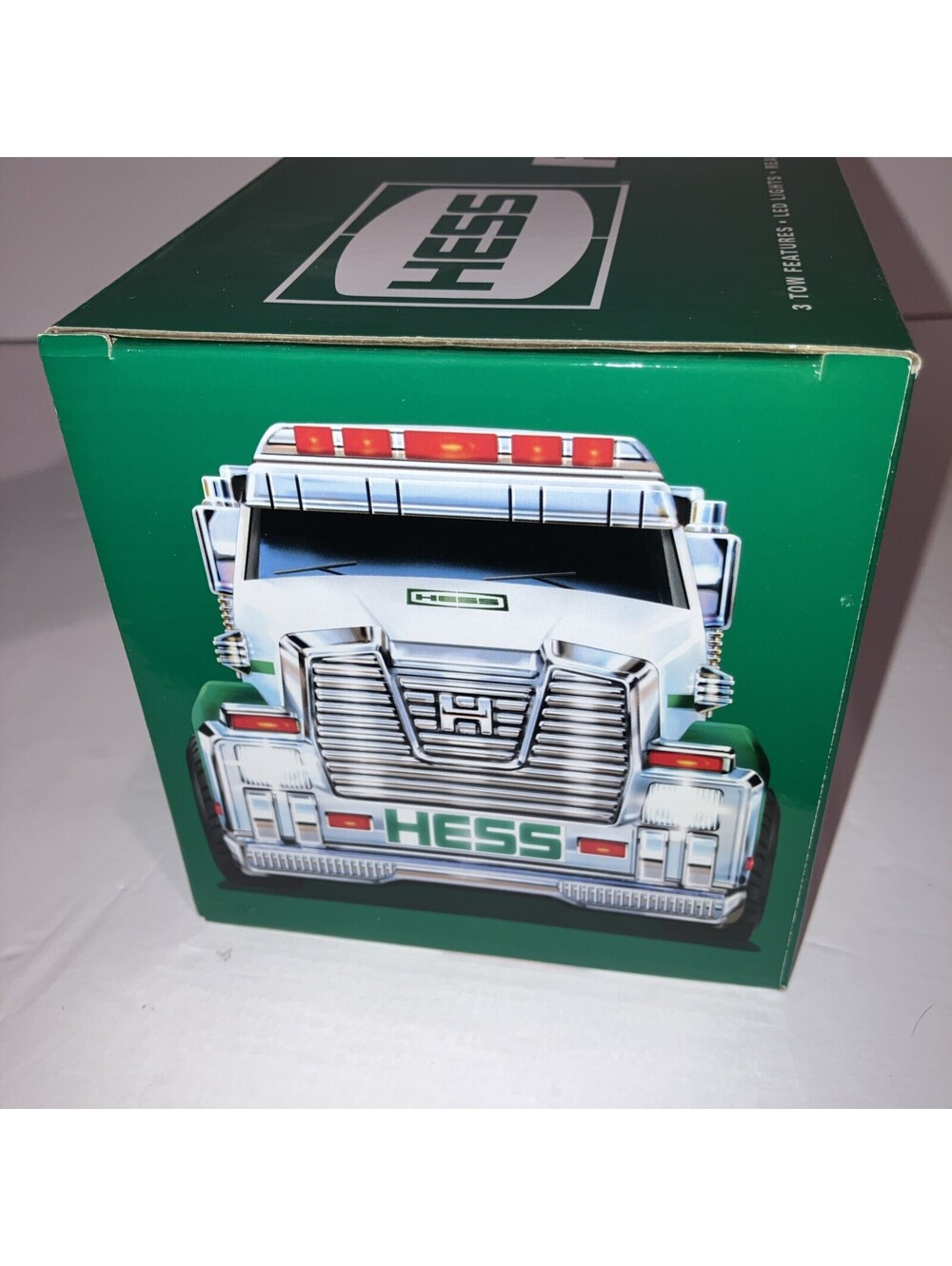 2019 Hess Tow Truck And Rescue Team Hess Truck NEW In Box - Picture 4 of 7